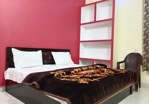 Satya Inn near Khade Hanuman Mandir