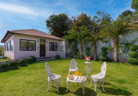 StayVista at Lawn House @ Sula Wada