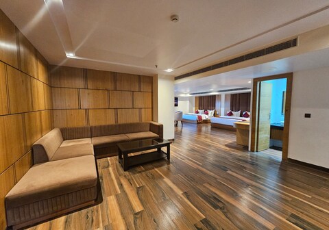 Hotel Elara