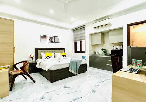 Bluo Studio Golf Course Road, Gurgaon