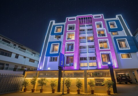 FabHotel Golden Leaf