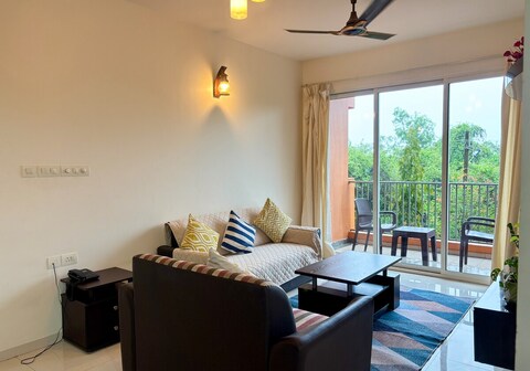 Delightful 2BR Apt Near Airport