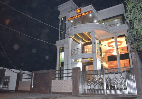 Shambhavi Hotels