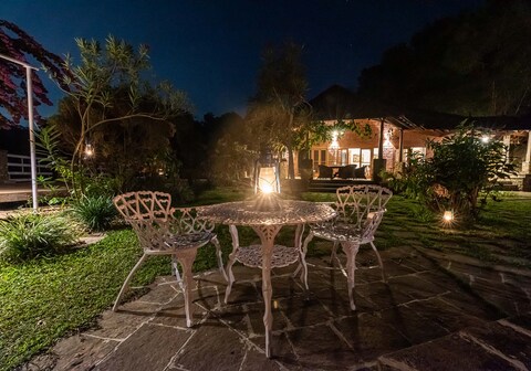 The Captain's Bungalow I Rooms & Kitchen