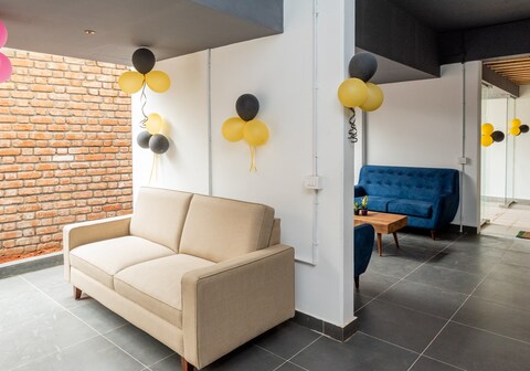 C Suites Signature Towers