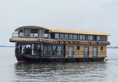 VISTARA BACKWATER CRUISE