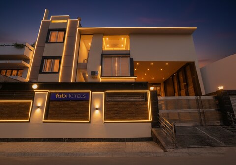 FabHotel Villa De Benares Nr. Tulsi Manas Mandir