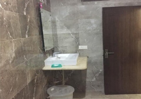 555 HOTEL & LOUNGE BAR