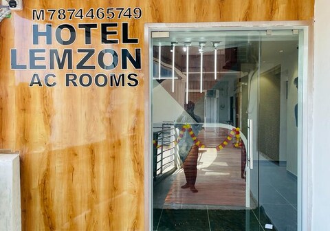 Hotel Lemzon Gandhinagar