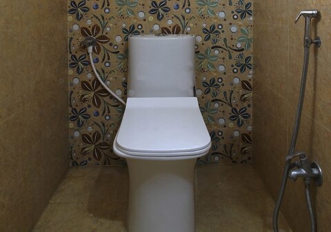 Comfort Bricks Apartment | Rooms & Caretaker