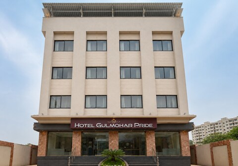 Hotel Gulmohar Pride