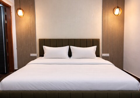 Modern Studio Room with Kitchen near Sec 62 Noida