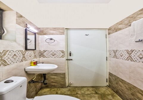 Hotel O Nimalan Residency Shenoy Nagar Anna Nagar Near Pvr Cinemas Skywalk