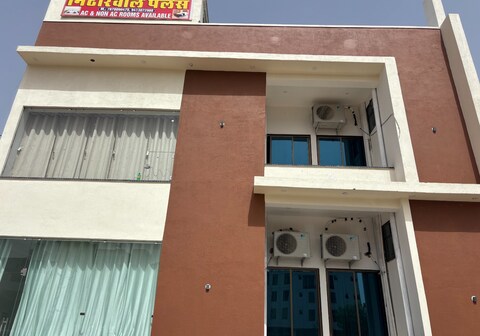 Hotel Nitharwal Palace