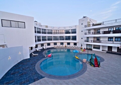 Om Sanctuary Resort By Pinks Hospitality