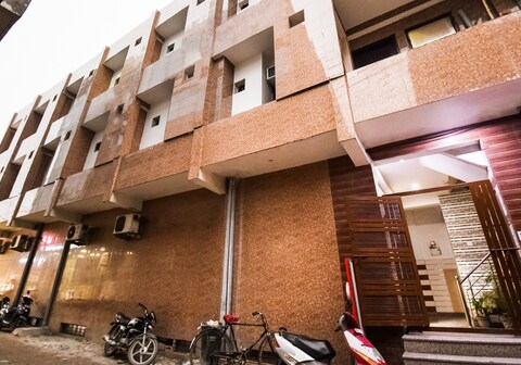 HOTEL O DEVI PALACE INN