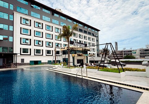 Silvertone Hotel