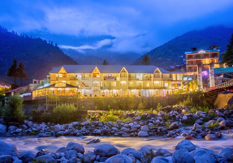 PARADISE-The Whitehouse Cafe (A Riverside Retreat)