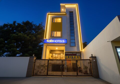 FabHotel Paramhans Guest House Nr. Sant Ravidas Ghat