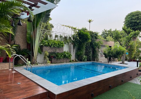 Luxury Stay Private Home with Jacuzzi Pool