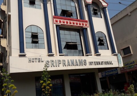 SRI Pranams International Hotel