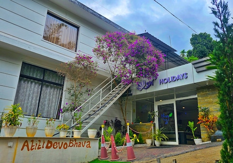 SN Holiday Home