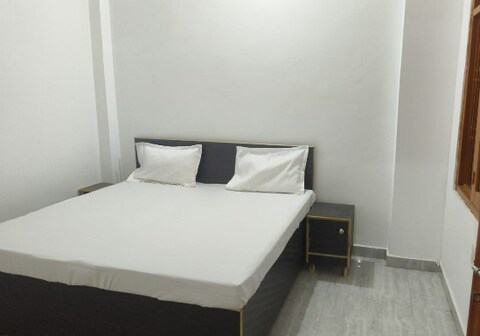 Aradhya Paying Guest House