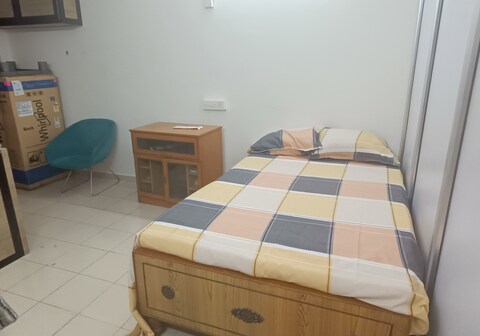 Dlf commanders court