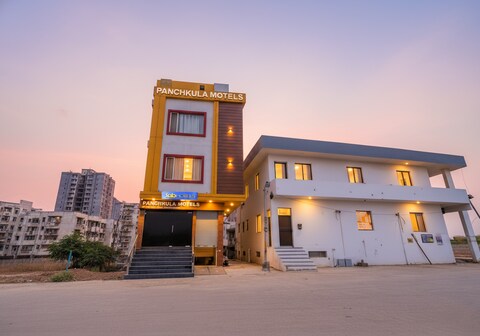 Via Panchkula Motels