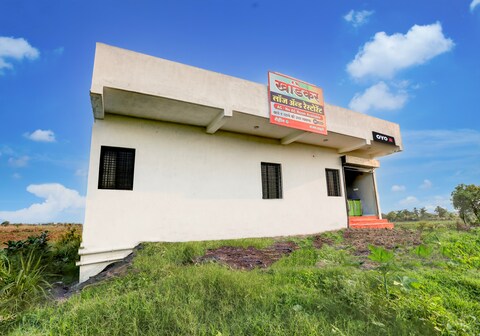 SPOT ON Khandekar Lodge and Restaurant