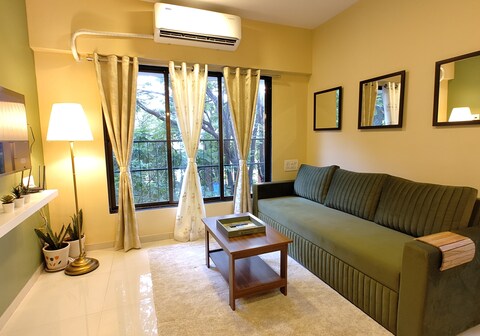 Pali Carters - Luxury 1BHK near Sea, Natural Tone, Wooden Accent