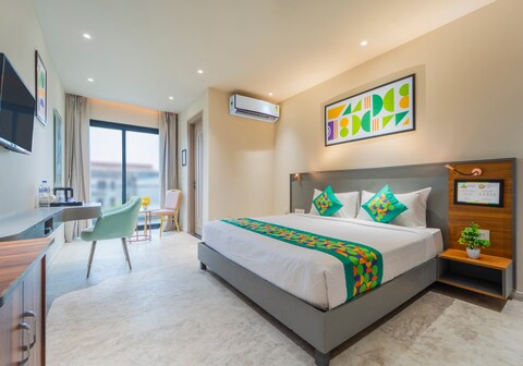 Treebo Raahgir Suites