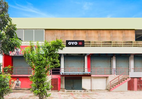 SPOT ON The Space Resto & Rooms Gulzarbagh Station Bus Stop