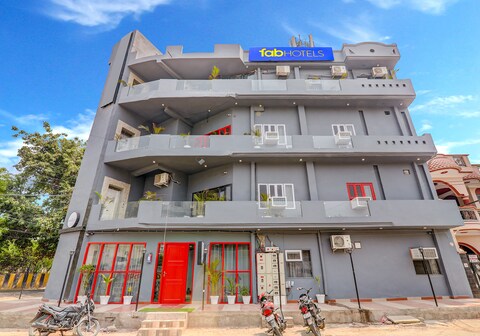 FabHotel Super 3 Premium II