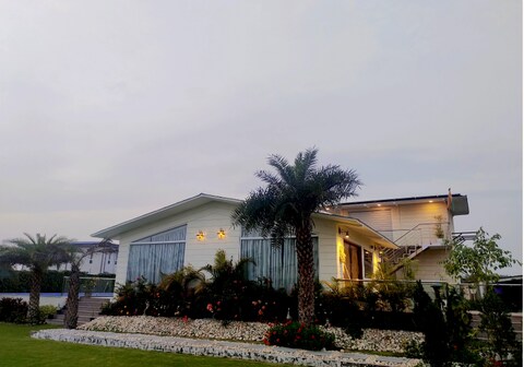 Shaw State Classic White Cottage