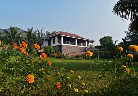 SaffronStays Salt Rim on the Beach