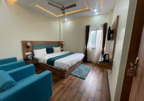 Hotel Devlok Inn
