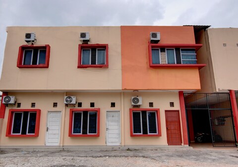 Hotel O Jasmine House Syariah Near Masjid Nurul Ikhwan