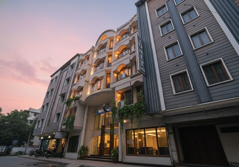 FabHotel Alpine Tree