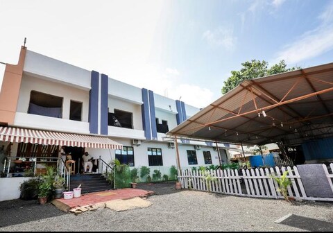 Hotel Sai Restaurant & House