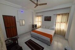 Rama Gopal Atithi Ashram, Varanasi Rama Gopal Atithi Ashram, Varanasi