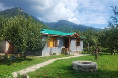 Naggar Studio- 3BHK Homestay by Homeyhuts, Manali Naggar Studio- 3BHK Homestay by Homeyhuts, Manali