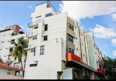 Hotel G N International