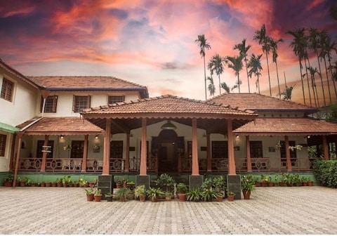 Siddhanta Manor