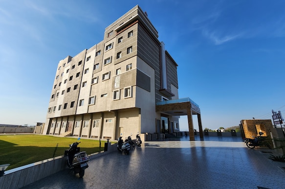 The Sky Imperial - Hotel Shahi & Resort