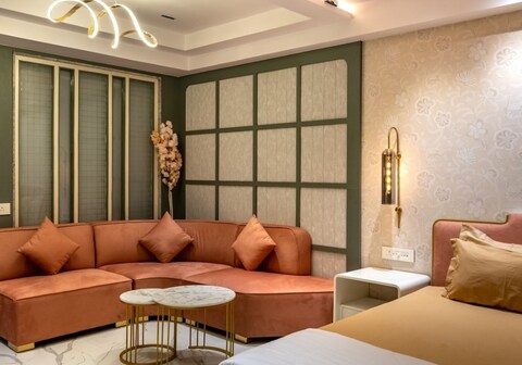 Premium Suite with Jacuzzi and Pool in Rajarhat