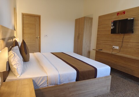 Hotel Devi Ram Atithi Bhawan Vrindavan By HRG