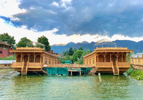 Houseboats by Vanda