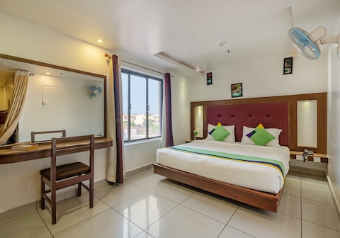 Treebo South Avenue, 700 Mts From Promenade Beach