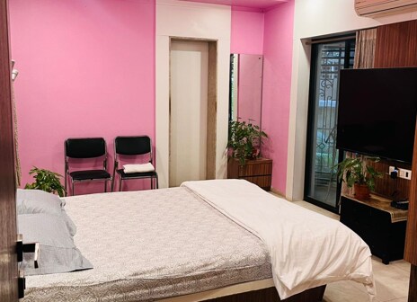 Lotus Room | Studio Apartment